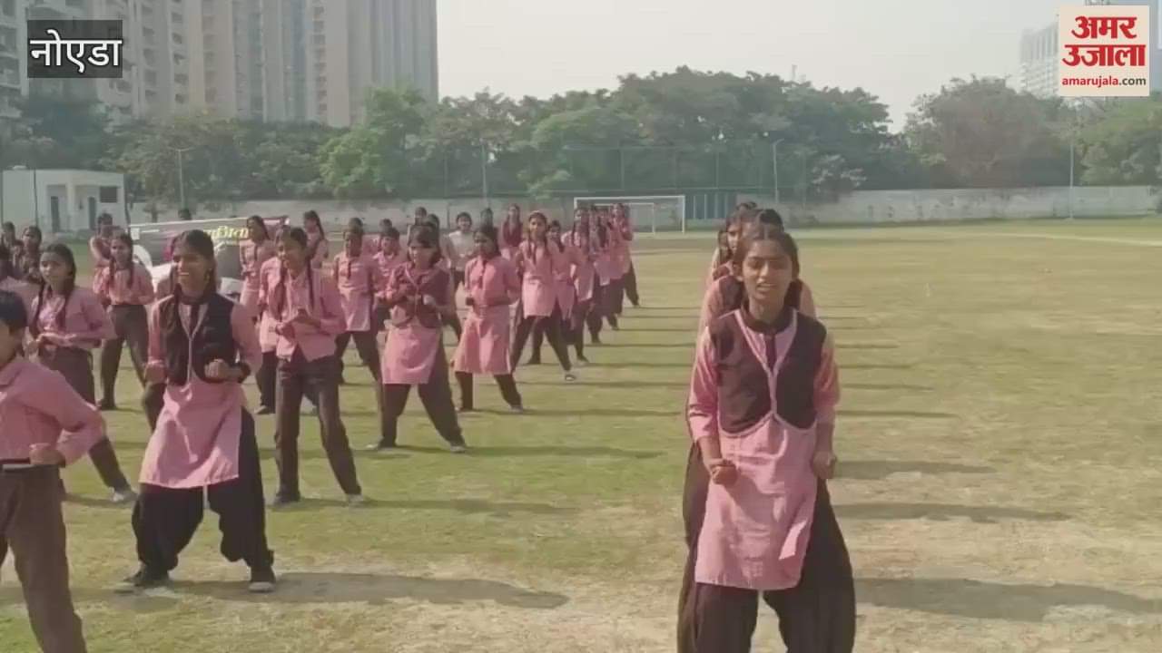 Self defense training given to girl students in Aparajita program in greater noida