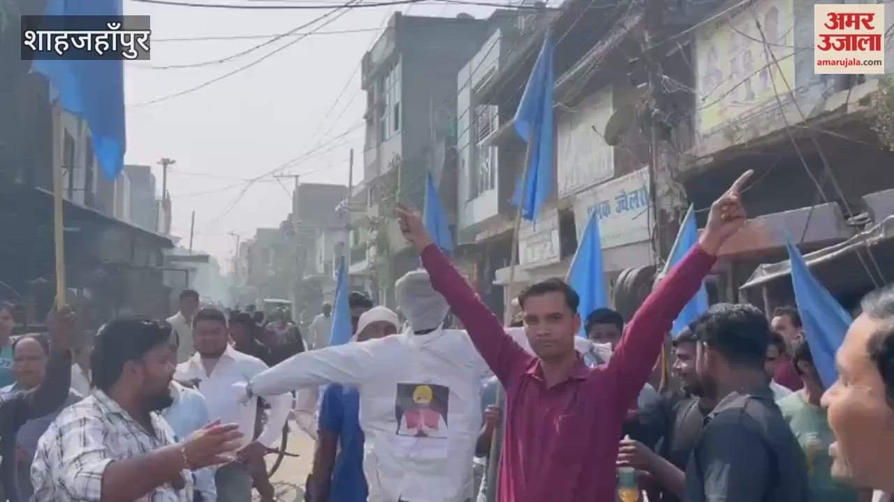 Valmiki community burns effigy of Punjab Chief Minister in Shahjahanpur