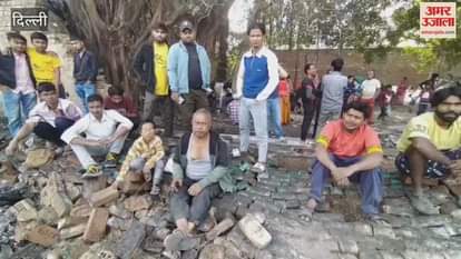 delhi-rohitla-metro-fire-400-slums-gutted-one-dead-cylinder-blast