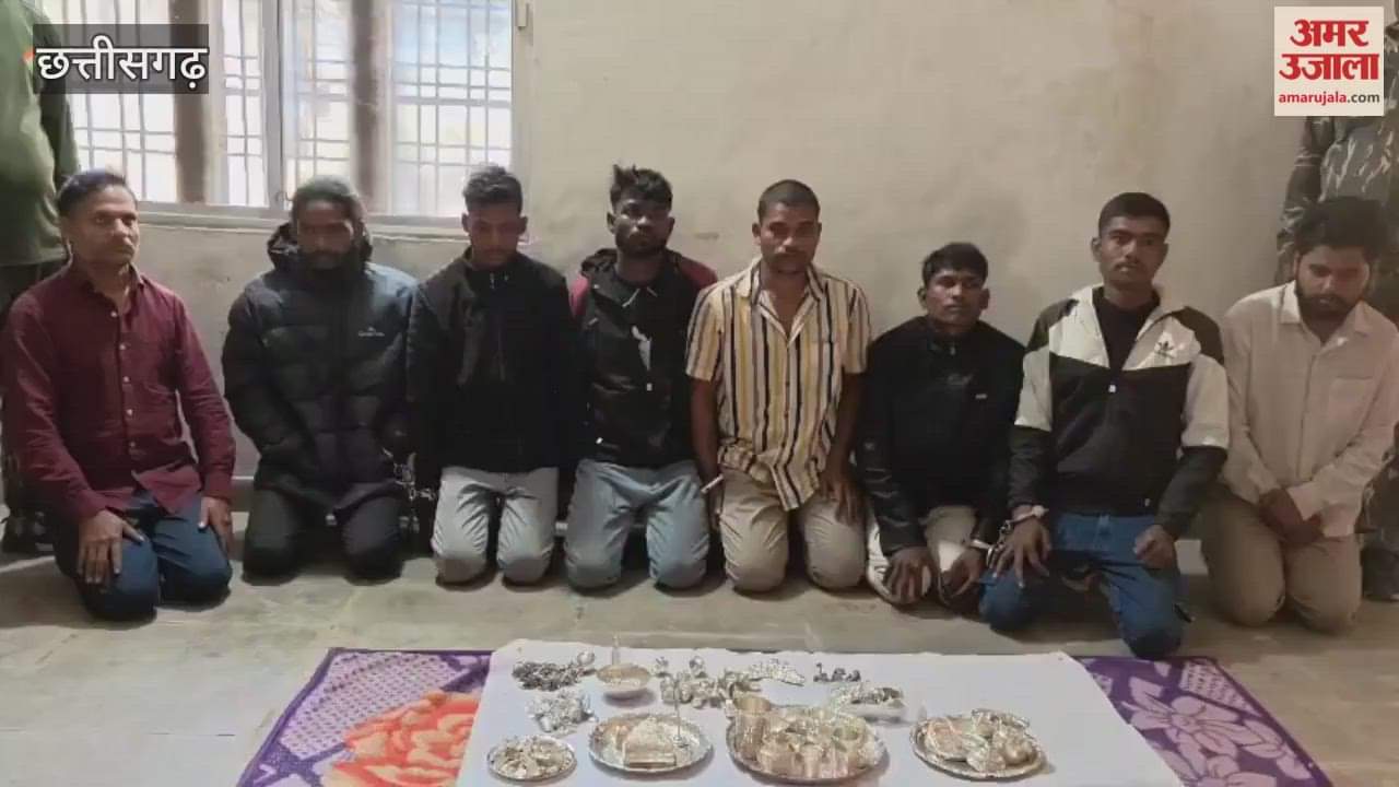 Balrampur police arrested eight people in the Dhananjay Jewellers robbery case