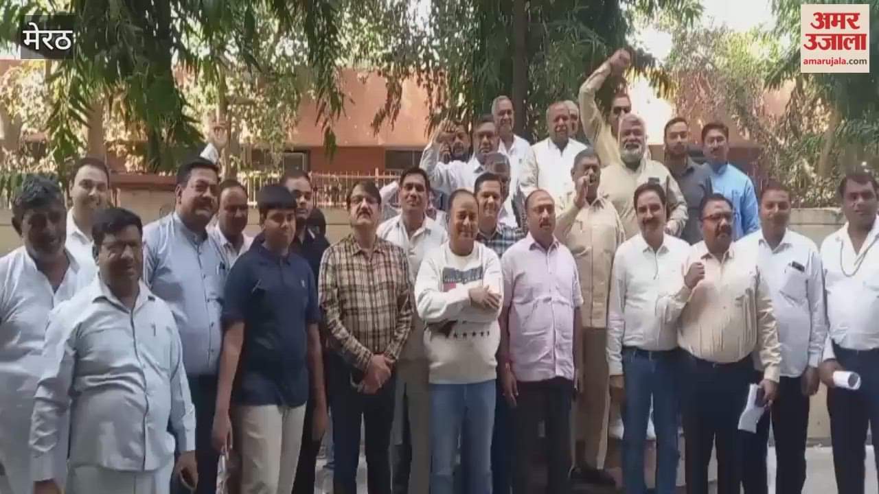 Meerut: Brick Manufacturers' Committee staged a sit-in at the GST office, protesting against the monthly survey of kilns