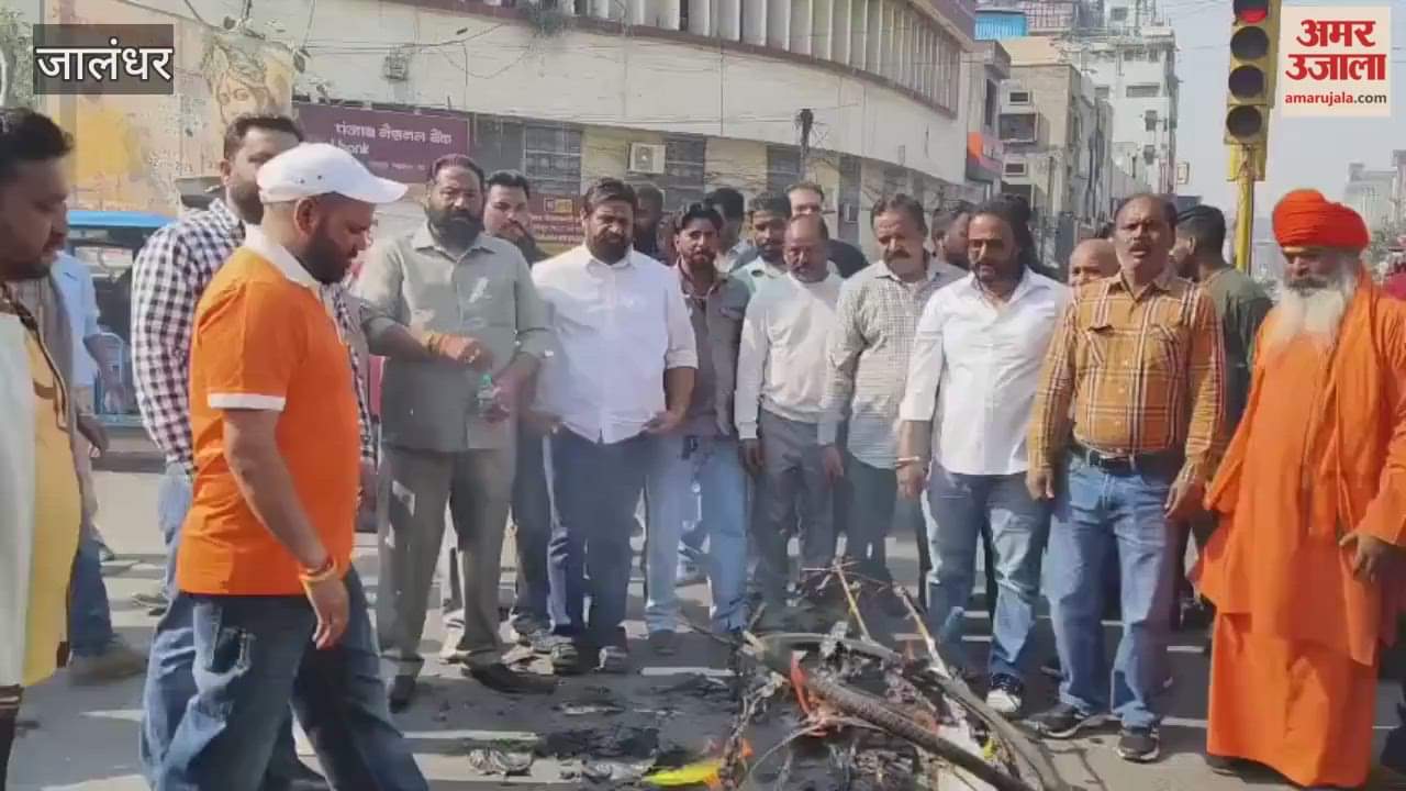 Corporation employees in Jalandhar burnt the effigy of Punjab Congress President Raja Warring.