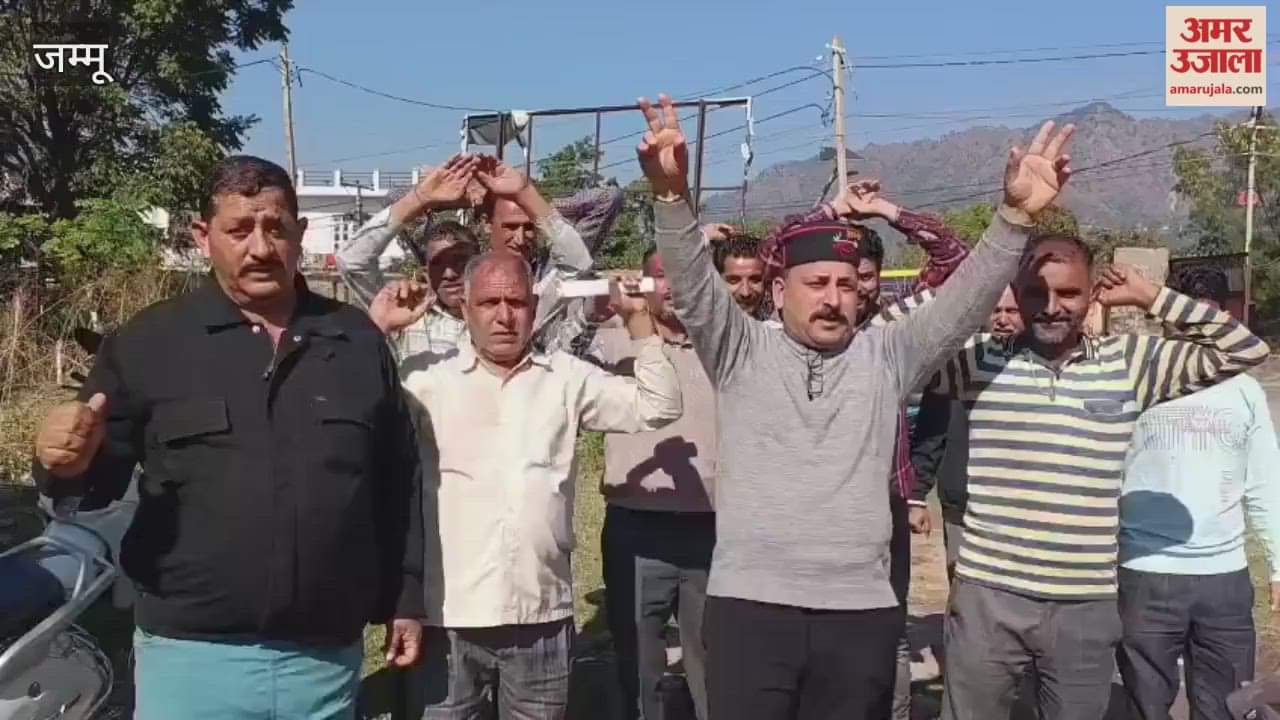 Daily wagers demonstrated at the Water Power Department