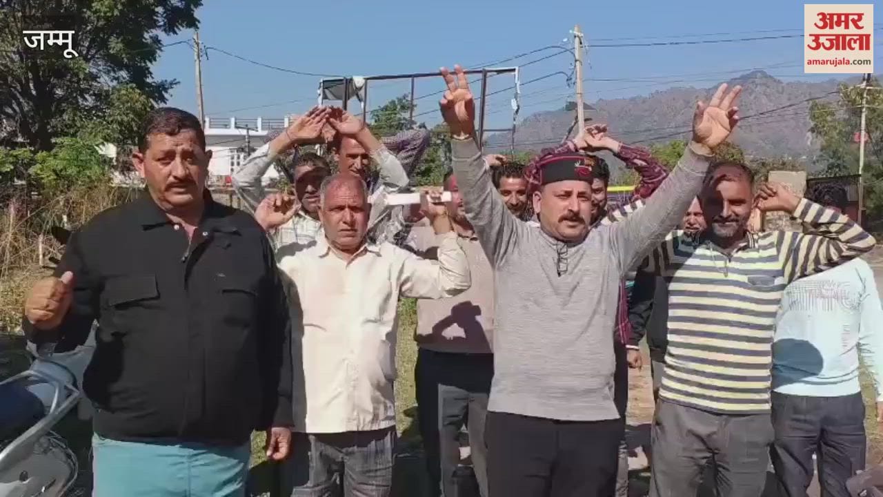 Daily wagers demonstrated at the Water Power Department