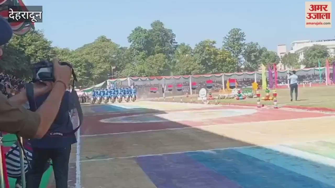 Uttarakhand Silver Jubilee Celebration: Joint performance by the Snow Guard team on seven motorcycles in the ceremonial parade.