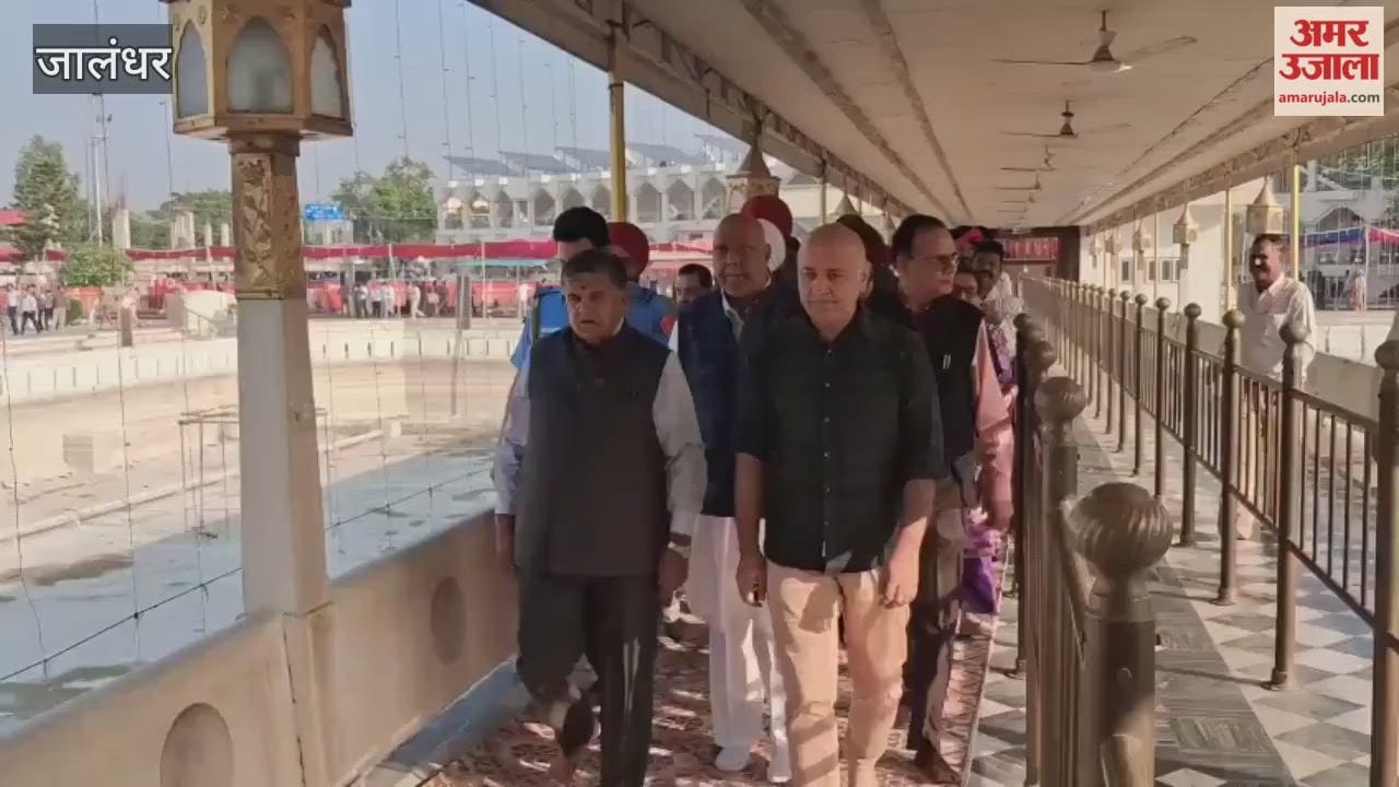 Governor Gulabchand Kataria reached the Devi Talab Temple in Jalandhar.