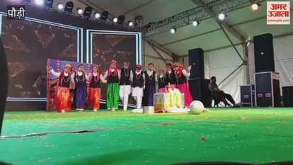 Srinagar Baikunth Chaturdashi Fair...Schoolgirls give performances in cultural competition
