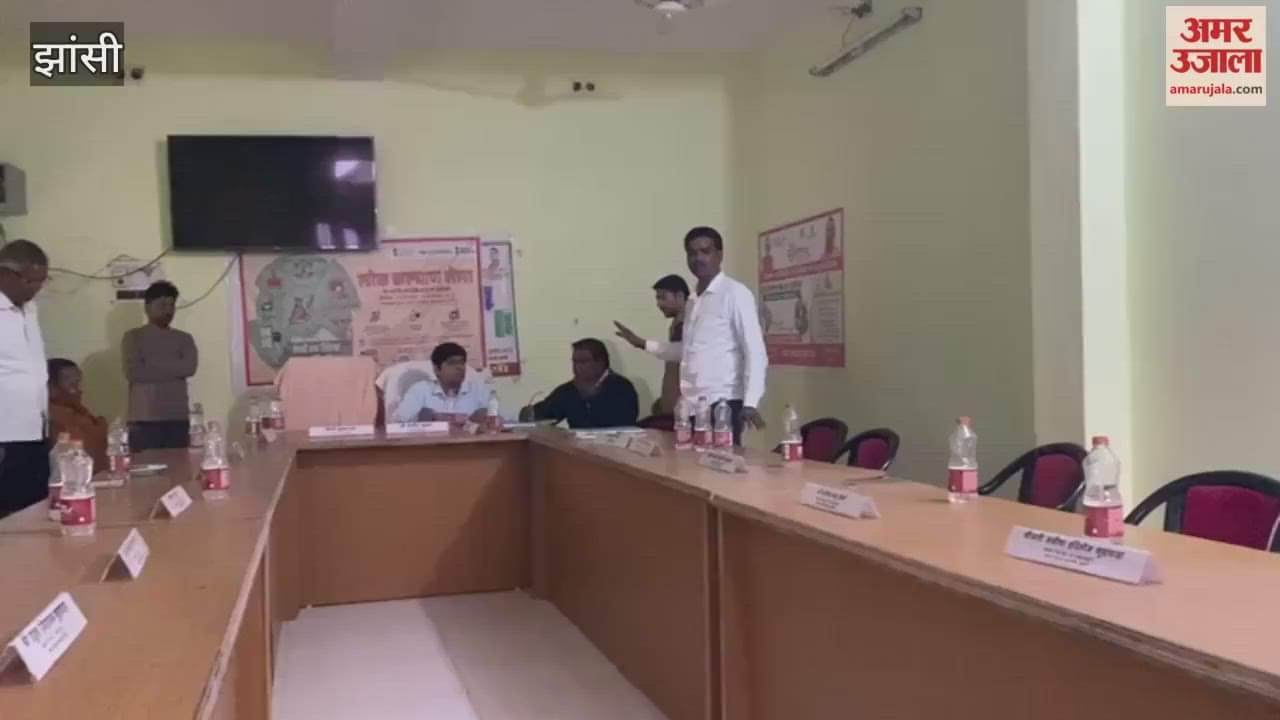 Jhansi: Councillors create ruckus in the meeting of Nagar Panchayat Baragaon
