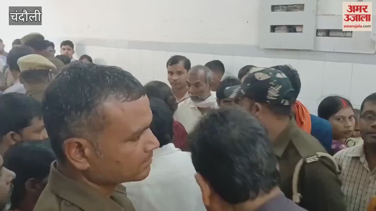 NITI Aayog member asks primary school children alphabet in chandauli