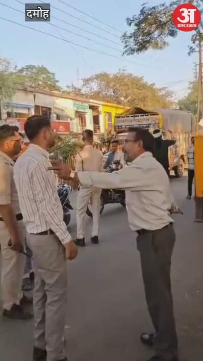 Damoh News: Strict action against encroachment, municipality confiscated shop material