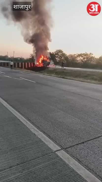 Truck turns into a ball of fire on the highway, high flames rise