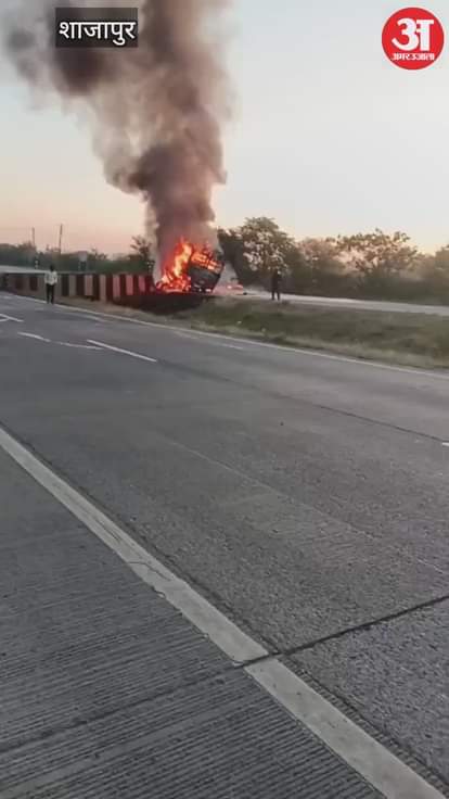 Truck turns into a ball of fire on the highway, high flames rise