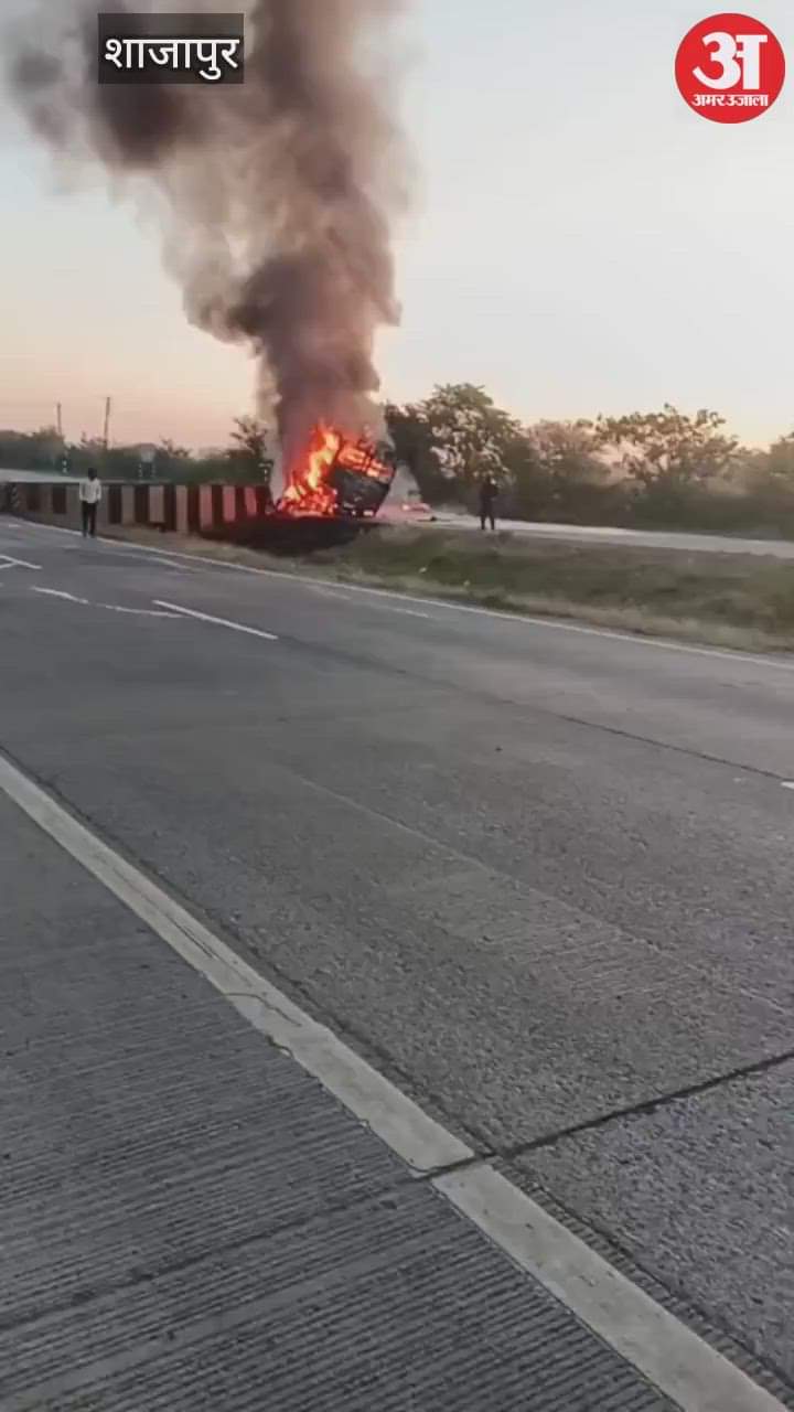 Truck turns into a ball of fire on the highway, high flames rise