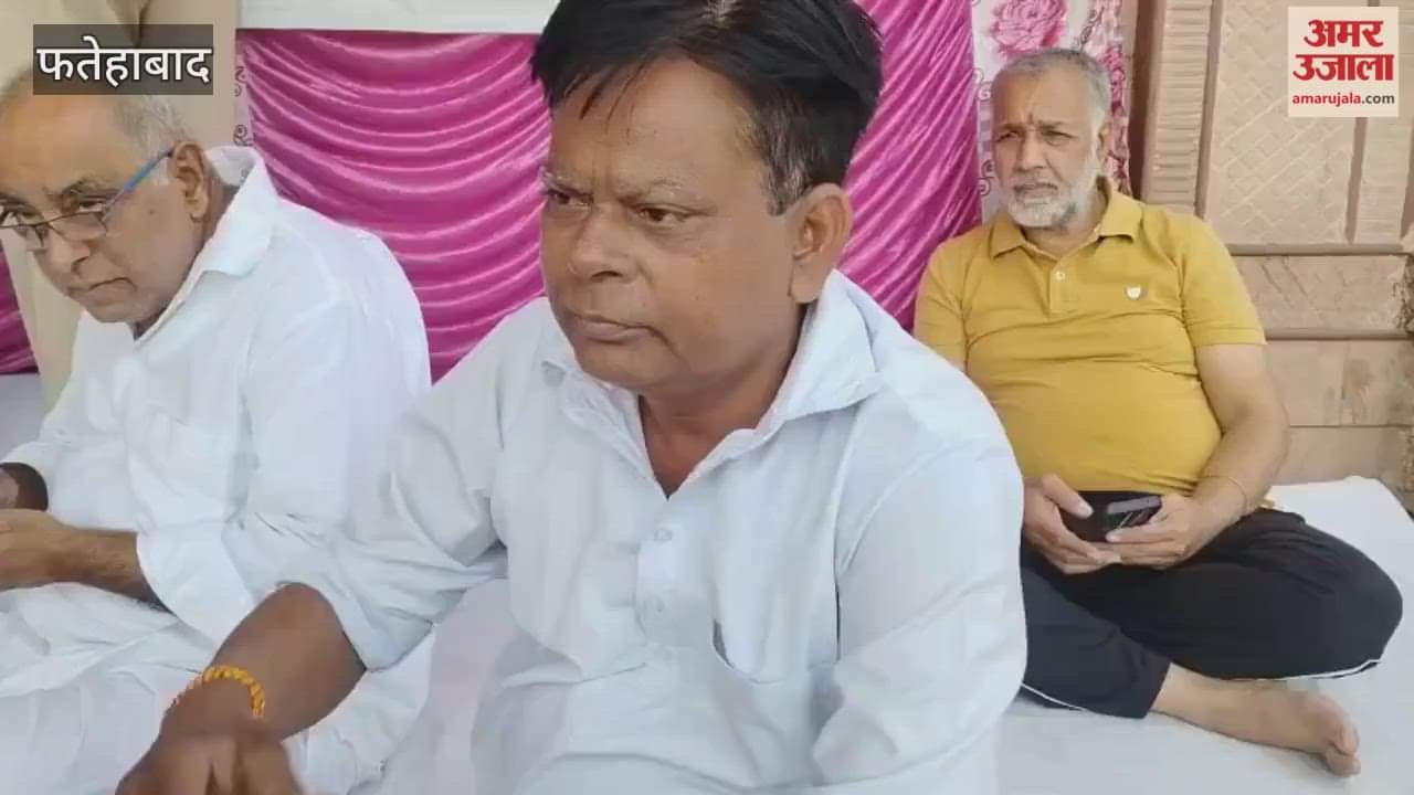 In Fatehabad, councilors removed their protest from inside and set it up outside, now seeking the cooperation of the city residents