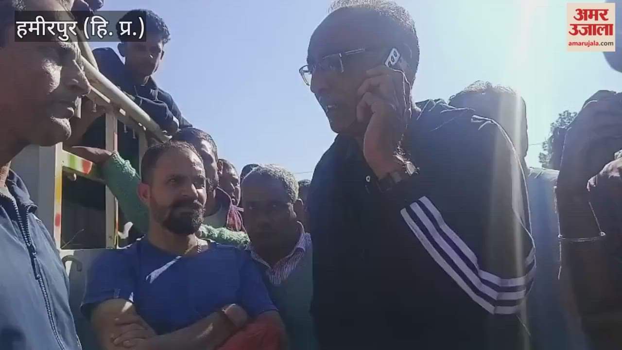 Hamirpur Family members insist on cremating Ranjana Devi's body in the courtyard of the accused's house blockade near Jhaniyari on the Mataur-Shimla NH