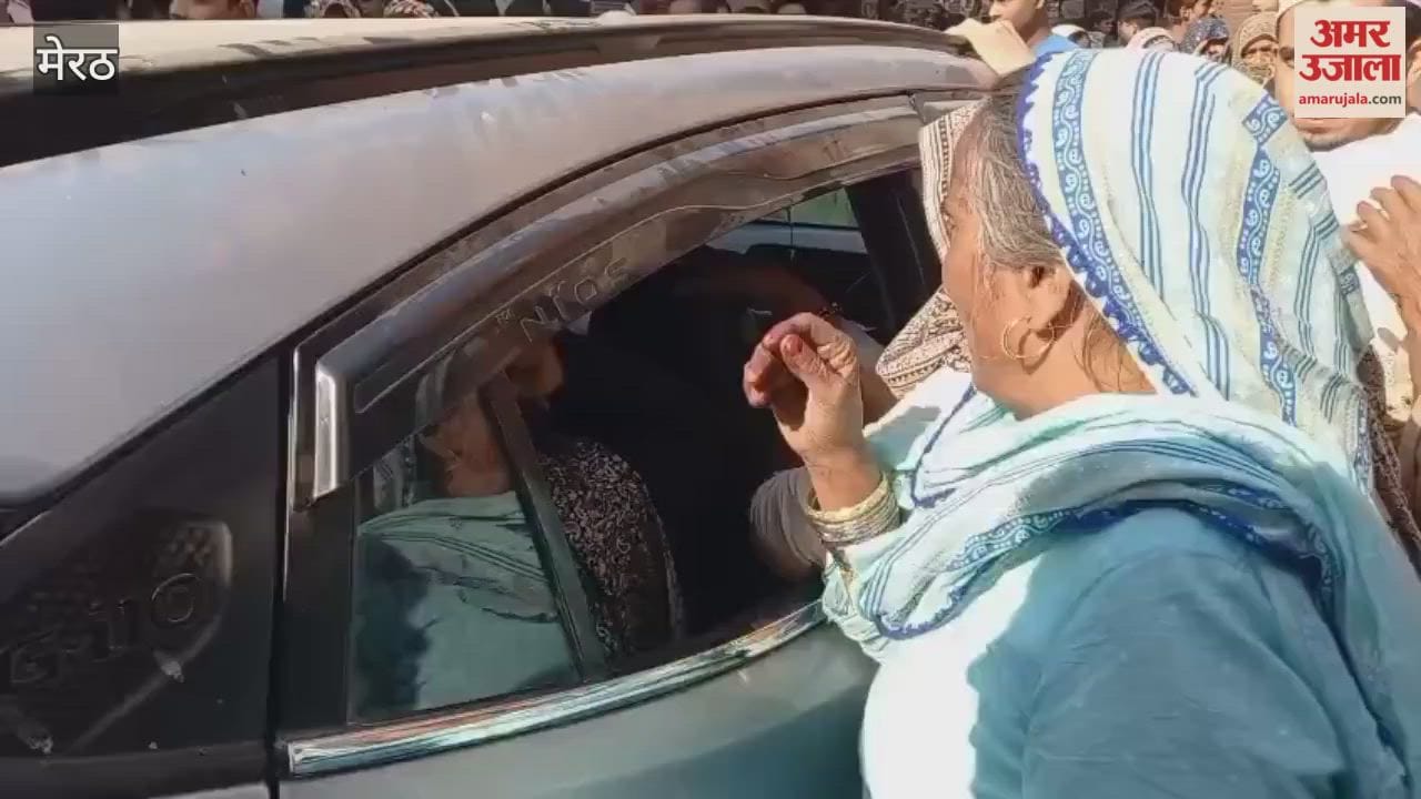 Meerut: Mohsin's wife insists on taking his body with her, family members try to persuade her