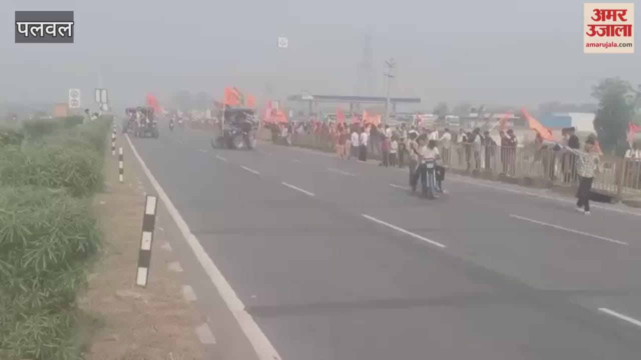 Dhirendra shastri padyatra from palwal toward hodal in haryana
