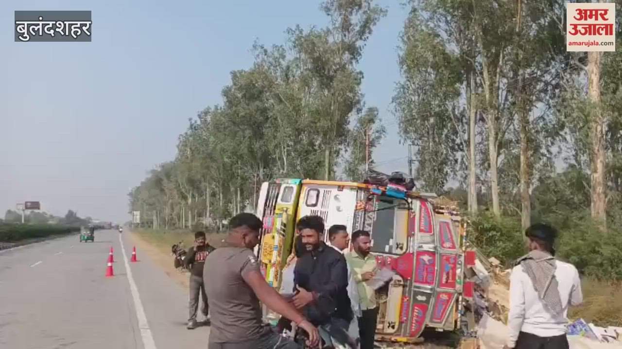 Driver injured when truck overturns on Bulandshahr Highway
