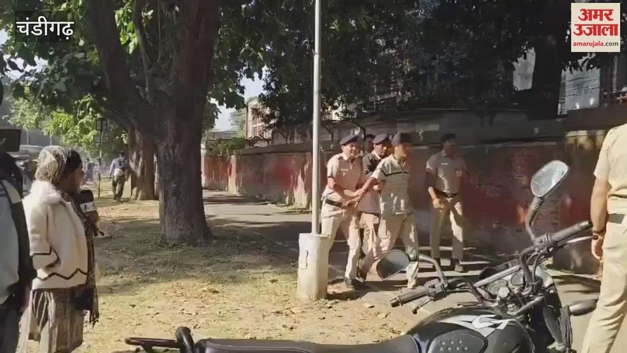 Protest at Chandigarh University, entry closed at Gate No. 2