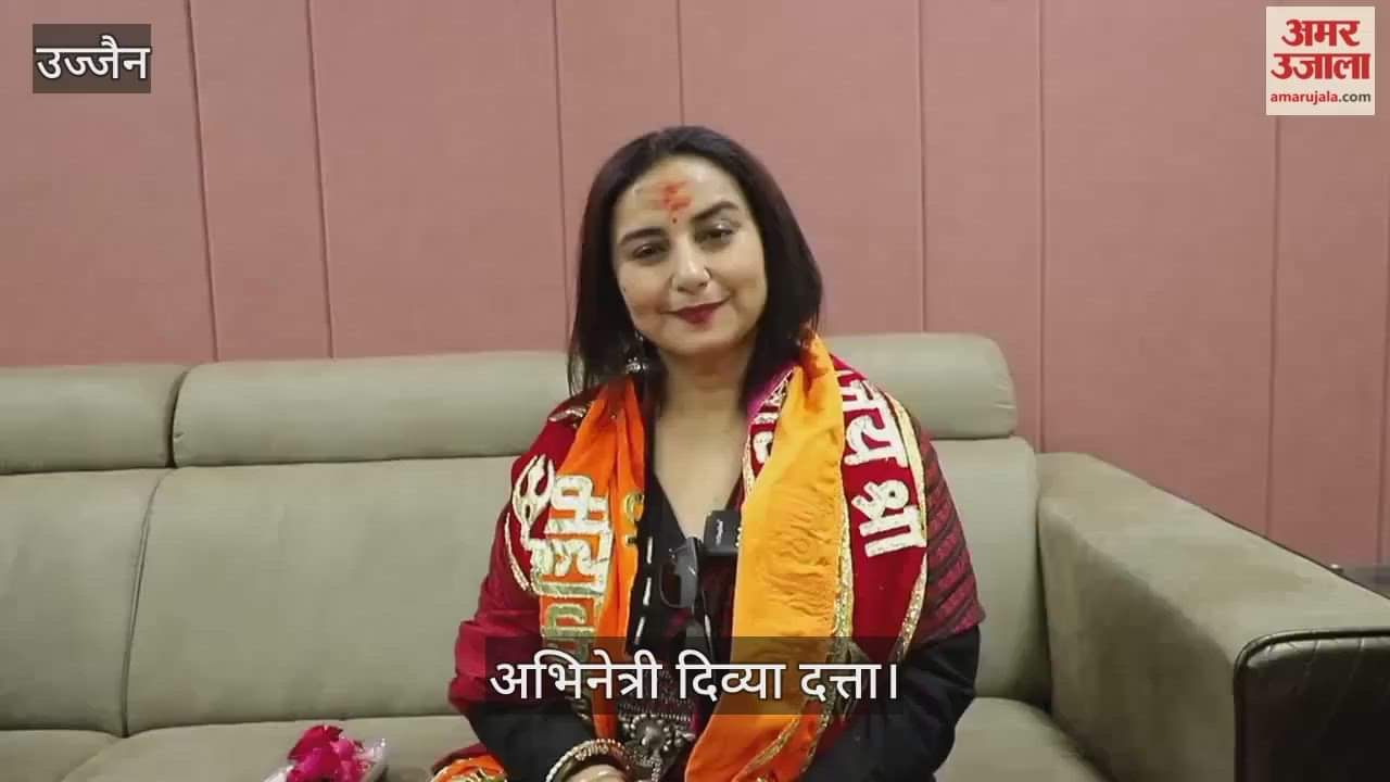 Ujjain News: Actress Divya Dutta reached the shrine of Baba Mahakal and took his blessings.