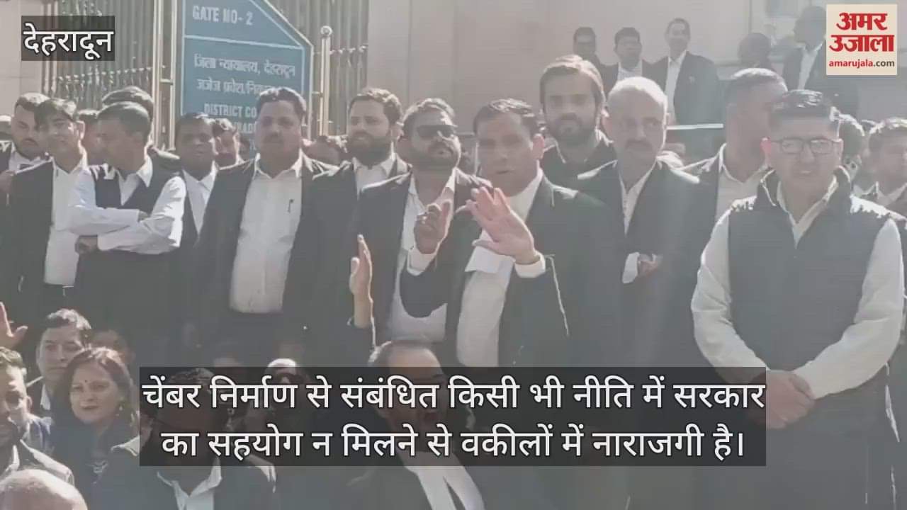 Lawyers stage road blockade in Doon, upset over lack of government support for chamber construction policy