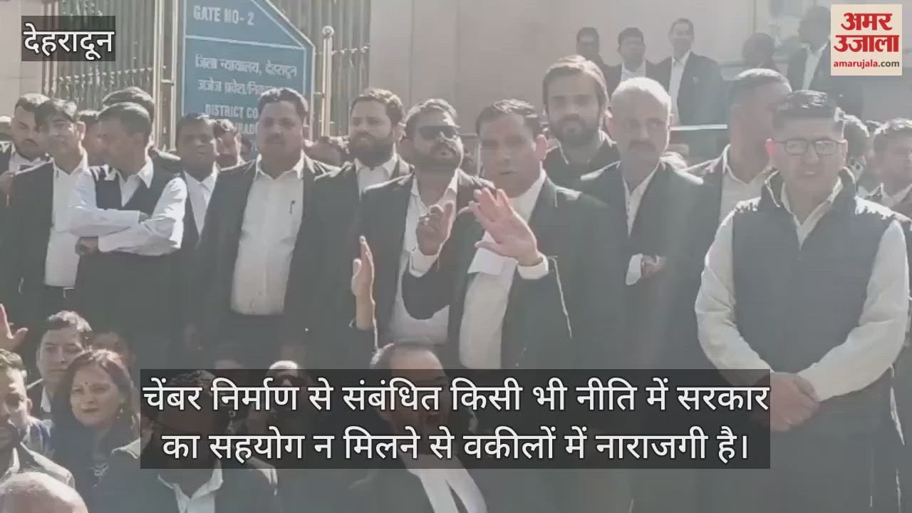 Lawyers stage road blockade in Doon, upset over lack of government support for chamber construction policy