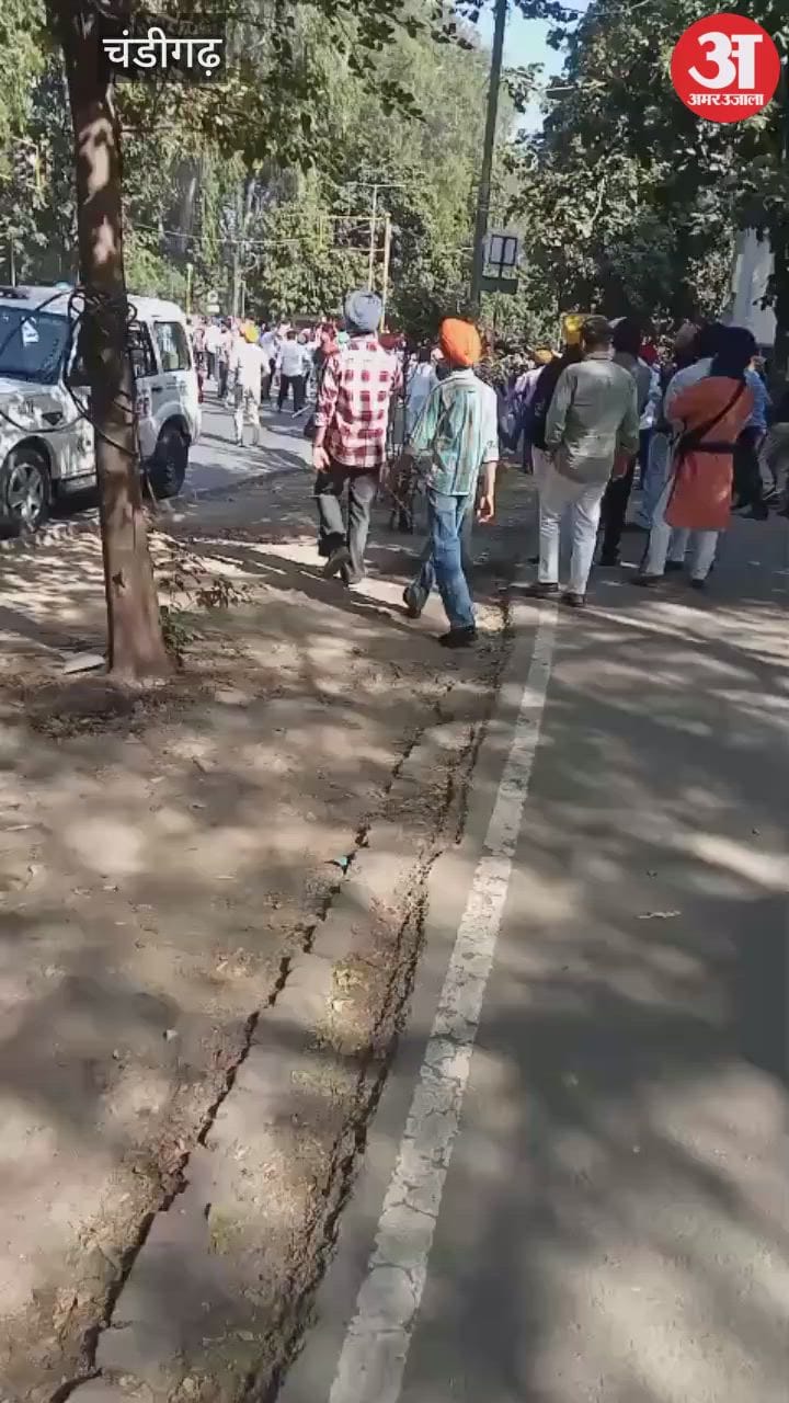 पीयू के प्रदर्शनकारी छात्रों के समर्थन में सेक्टर 15 में जुटी हजारों की भीड़ – Thousands Gathered In Sector 15 To Support The Protesting Pu Students.