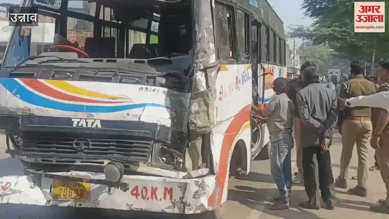 Mini bus collides with tree in Unnao, seven people including constable couple injured