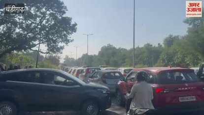 Traffic jam on the dividing road of Sector 54 and 53 in Chandigarh.