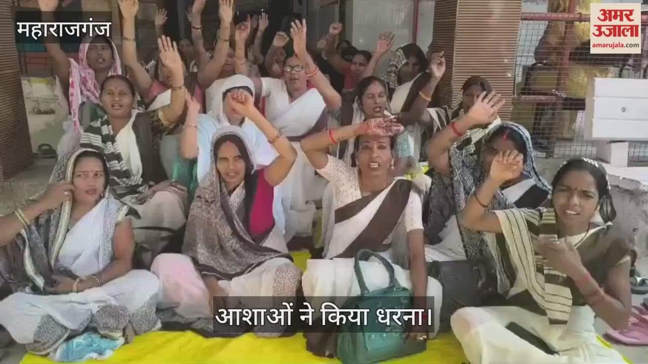 Asha workers staged a sit-in protest demanding a fixed honorarium.