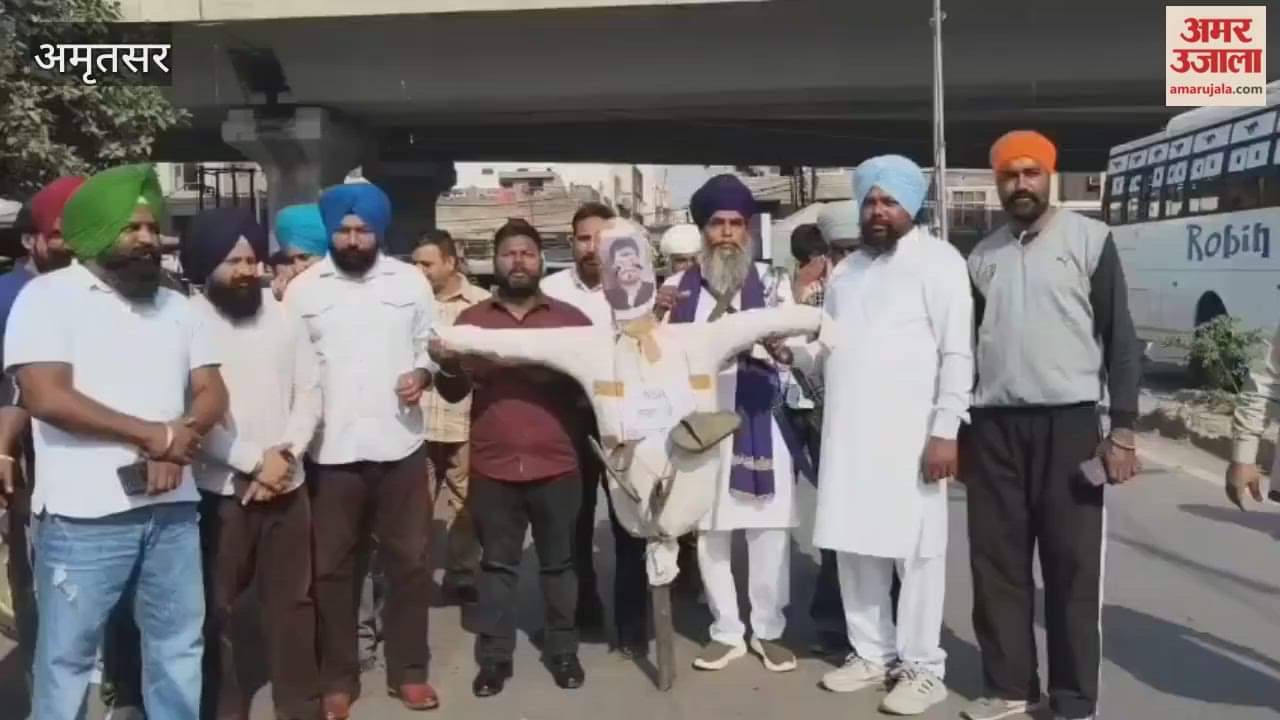 Rangreta Singh Sabha burnt the effigy of Raja Warring in Amritsar.