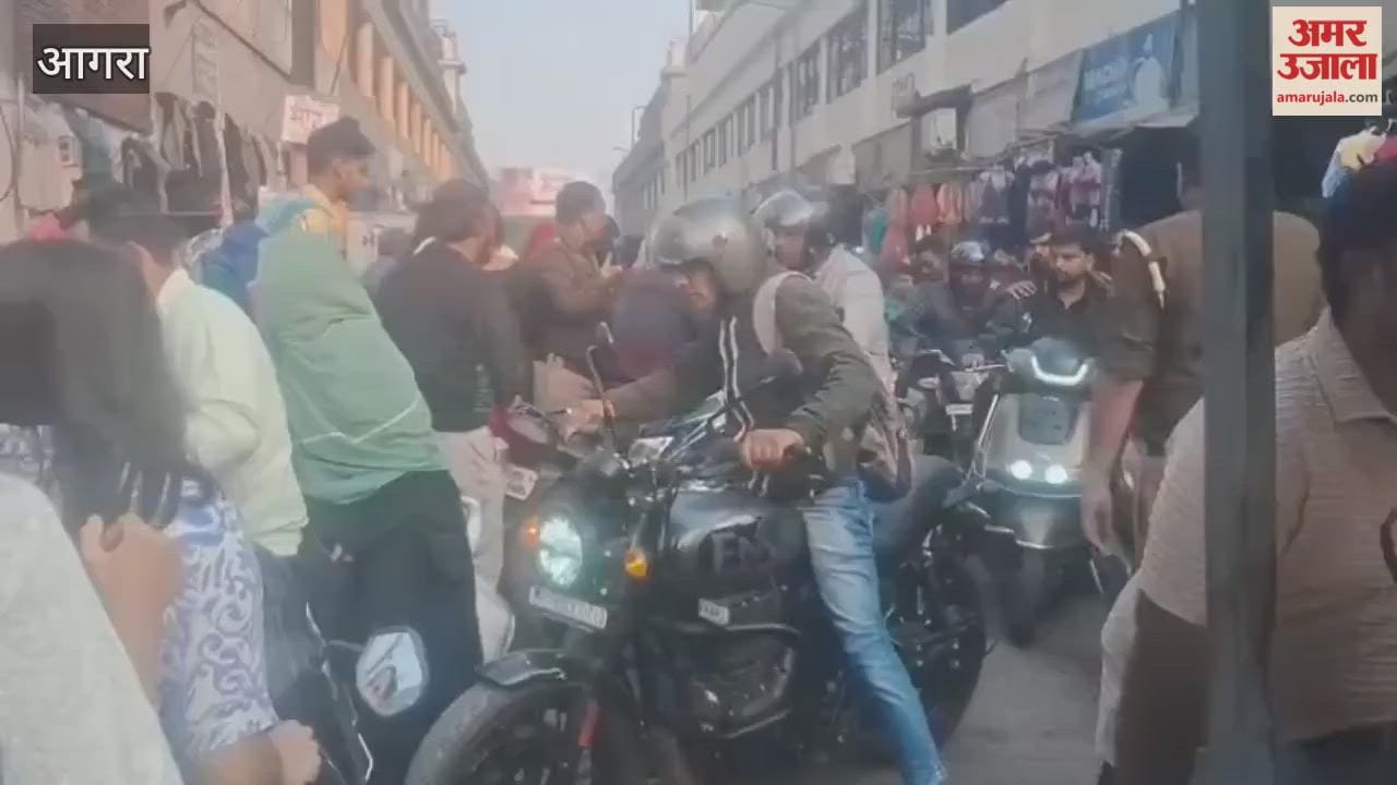 Heavy traffic jam in Rajamandi market