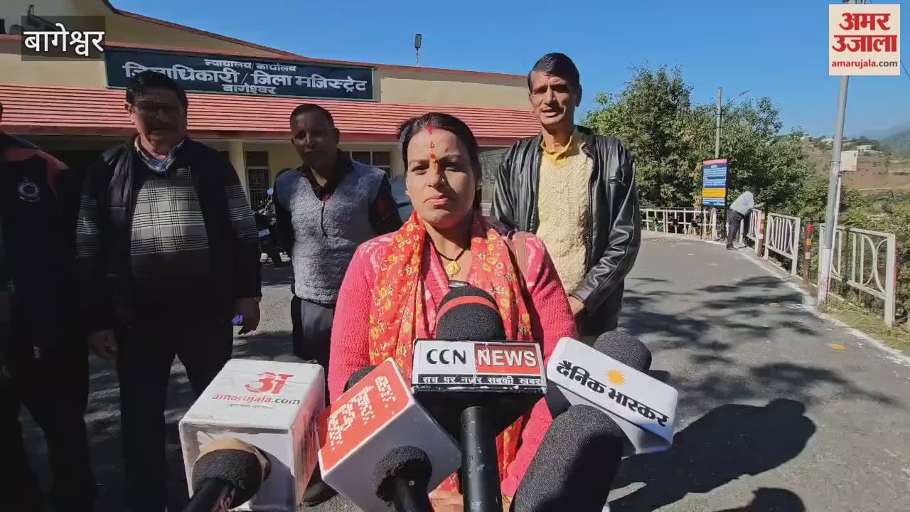 Jhakra villagers Bageshwar stage protest demanding road and water
