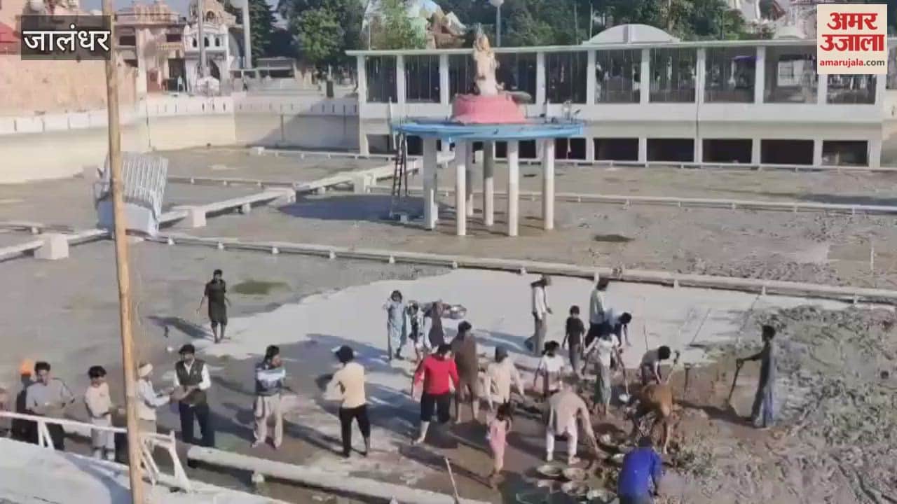 Crowds of devotees gathered for the car service of Devi Mandir Sarovar