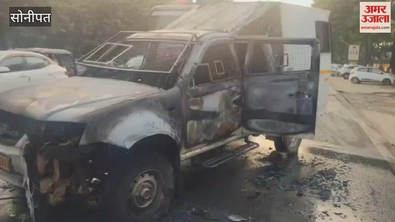 Cash van catches fire in Sonipat