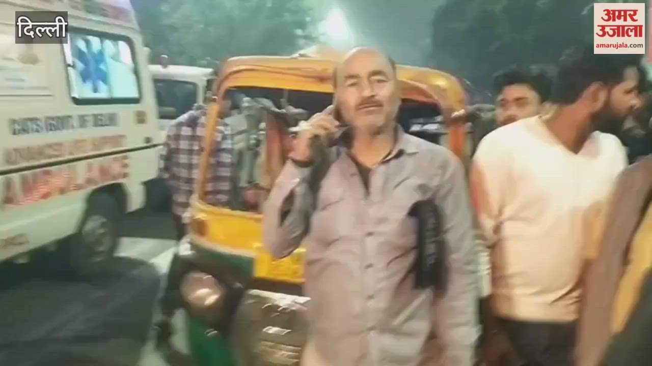 Auto rickshaw damaged and driver injured in Delhi car blast