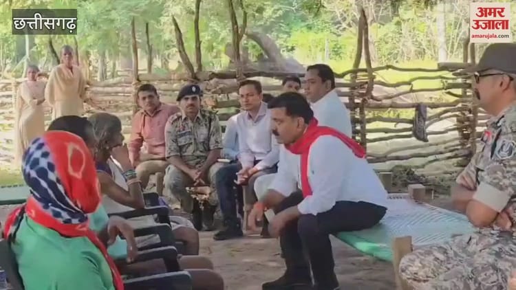 खूंखार नक्सली हिड़मा और बारसे देवा के परिजनों से मिले डिप्टी सीएम विजय शर्मा, पुनर्वास के लिये की अपील