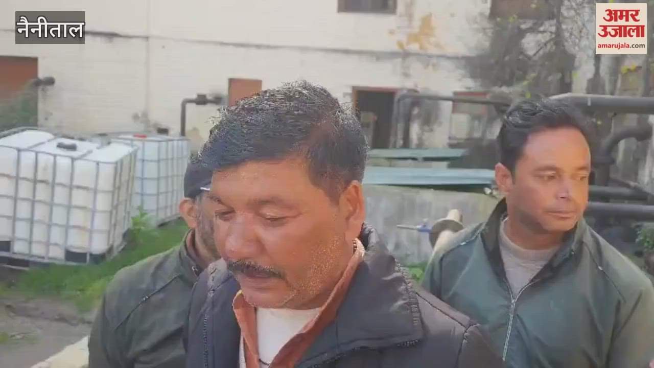 Contract workers upset over non-payment of salaries staged a protest in nainital