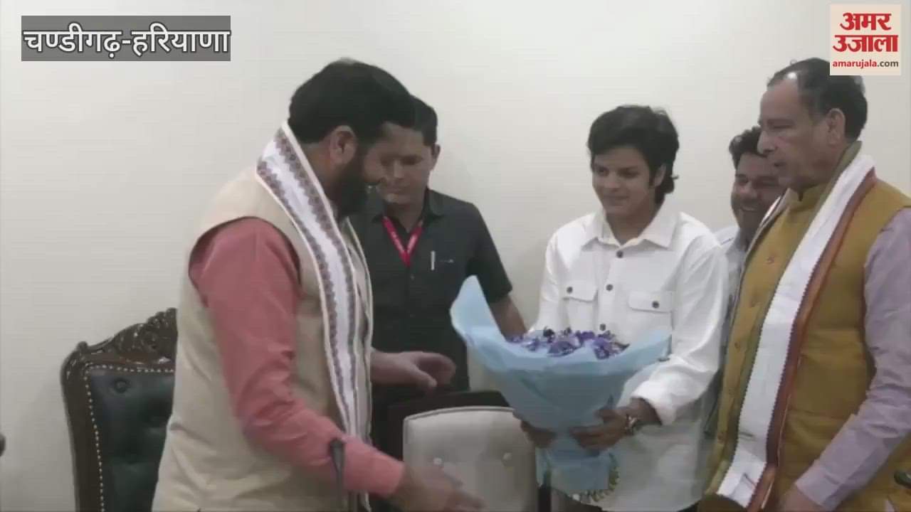 Cricketer Shefali Verma met CM Nayab Saini