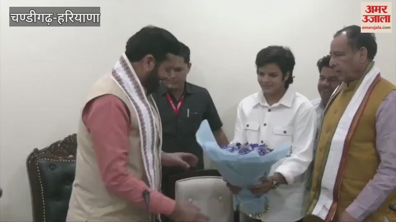 Cricketer Shefali Verma met CM Nayab Saini