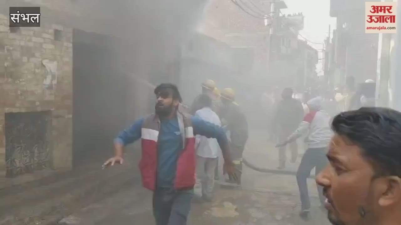 massive fire broke out in a handicraft factory, forcing nearby houses to be evacuated