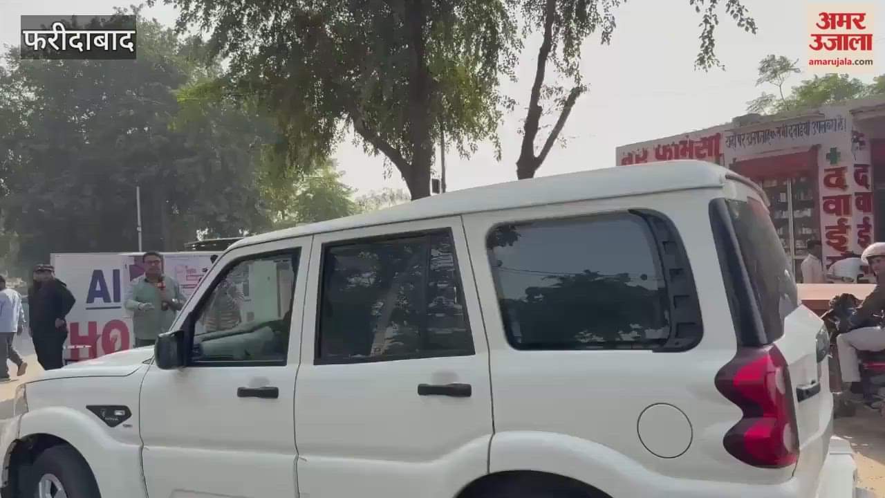 Police team from Jammu and Kashmir reached Al Falah University in two vehicles