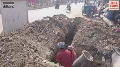 Excavation on both sides of Dhobin Pulia has narrowed road, making commuting difficult