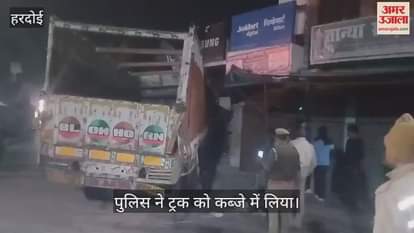 हरदोई: अनियंत्रित ट्रक मोबाइल शॉप में घुसा, दुकान पूरी तरह क्षतिग्रस्त, संचालक ने कहा- नुकसान का आंकलन मुश्किल