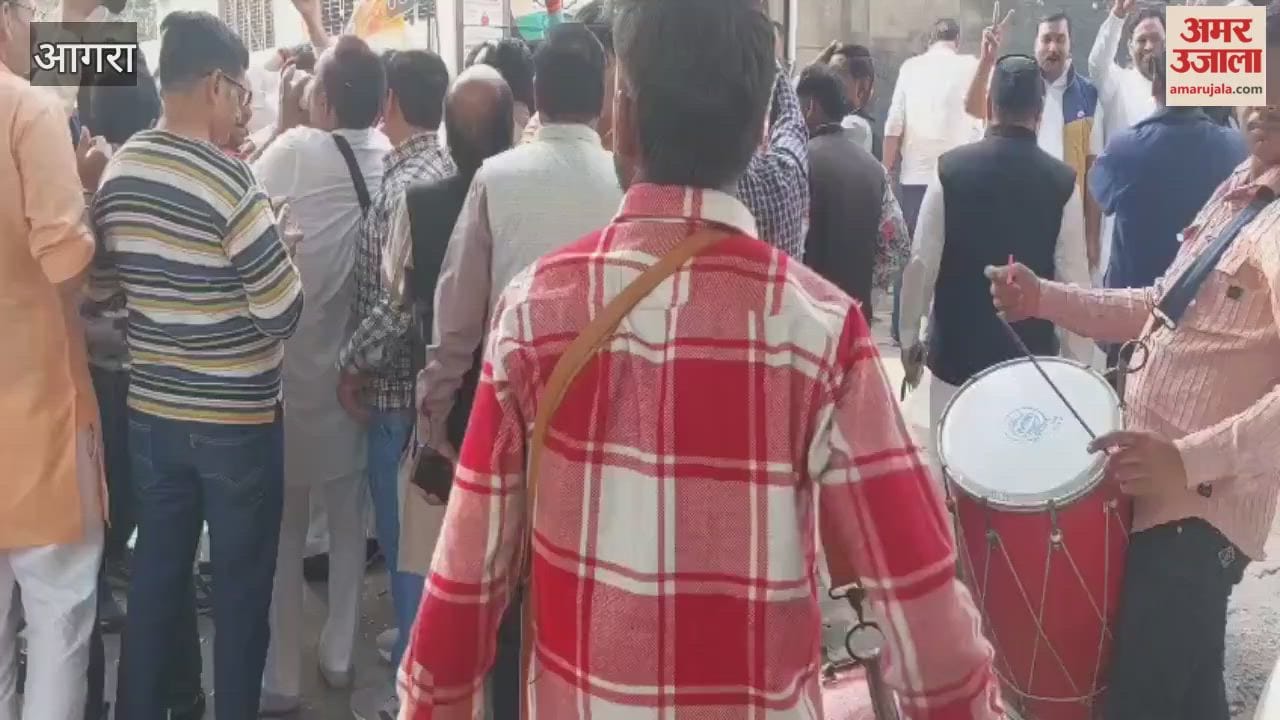 Celebrations in UP over Bihar Assembly election results, fireworks at Agra BJP office