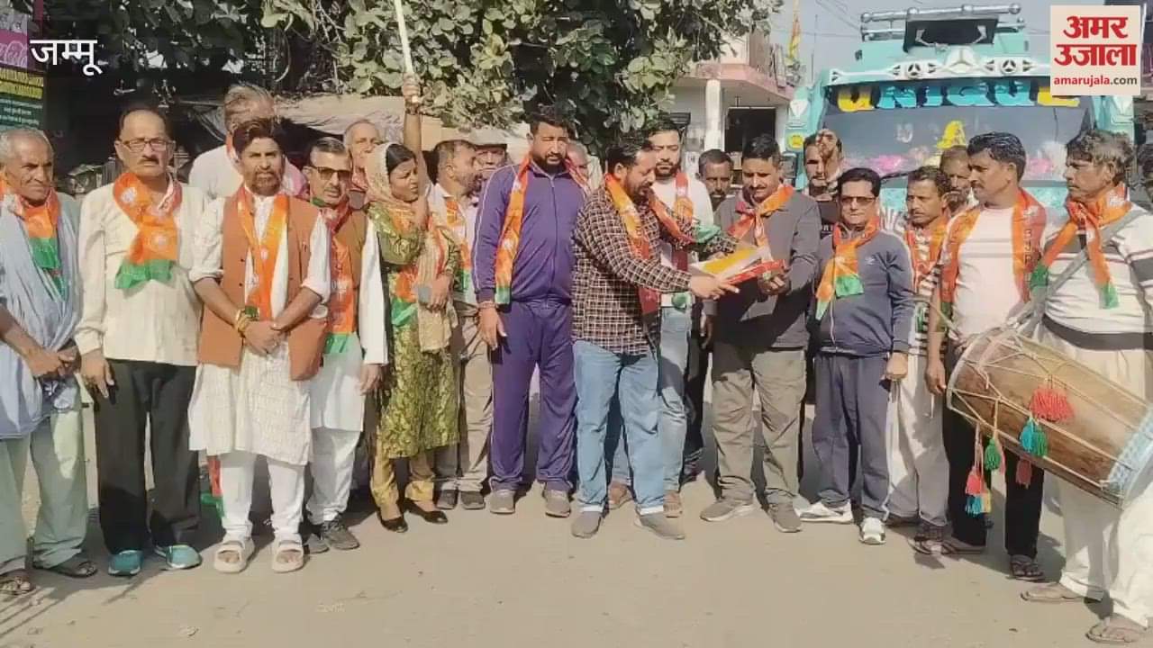 Celebrations in Pargwal over BJP's victory in Jammu and Bihar, workers burst firecrackers