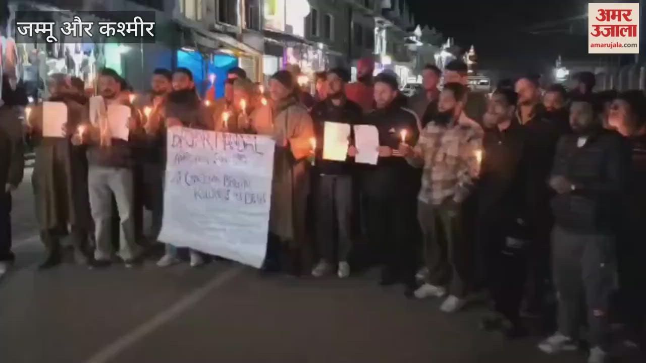 Sonamarg Shopkeepers lit up with candles and prayers for the innocent lives lost in the Delhi.