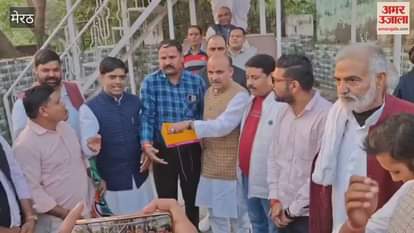 Meerut: BJP workers celebrated after getting huge majority in Bihar