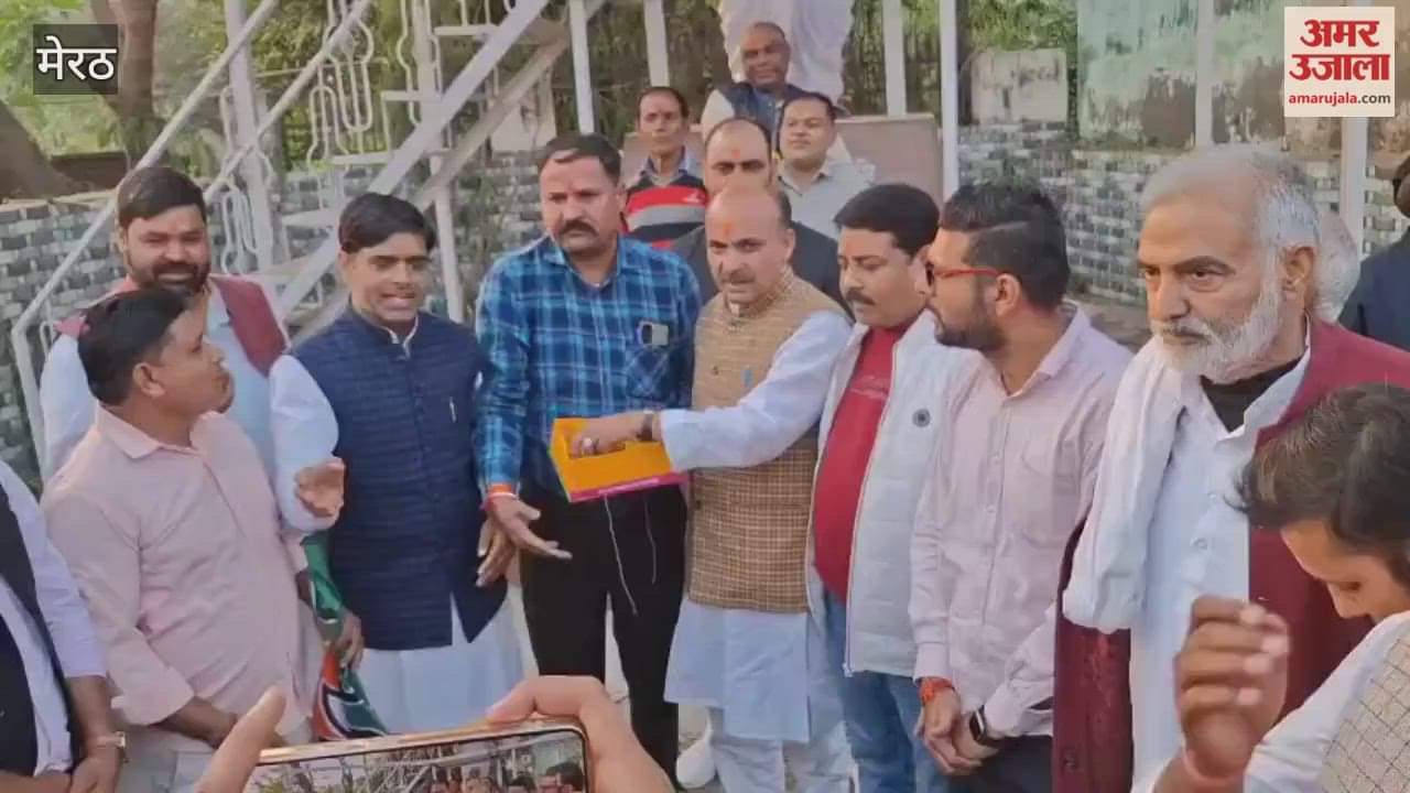 Meerut: BJP workers celebrated after getting huge majority in Bihar