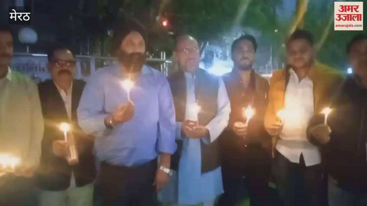 Meerut: Tribute to the dead of Delhi blast by lighting candles